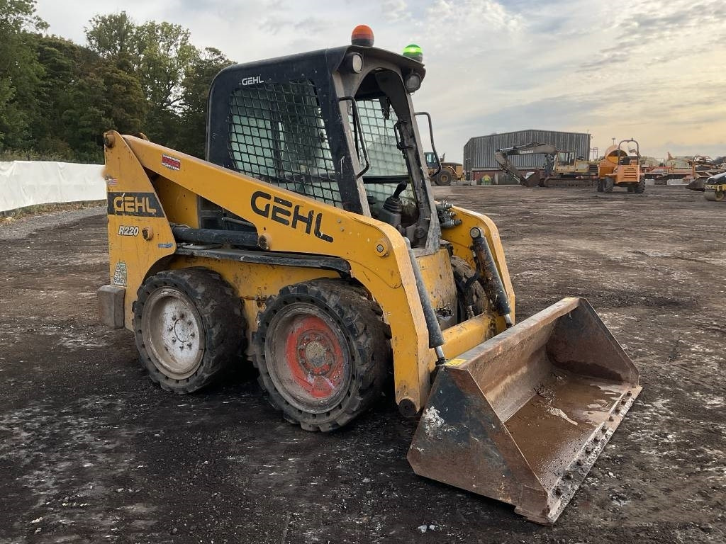 Gehl R 220 - Kompaktlastare/ Slirstyrda lastare: bild 5 Gehl R 220 - Kompaktlastare/ Slirstyrda lastare: bild 5