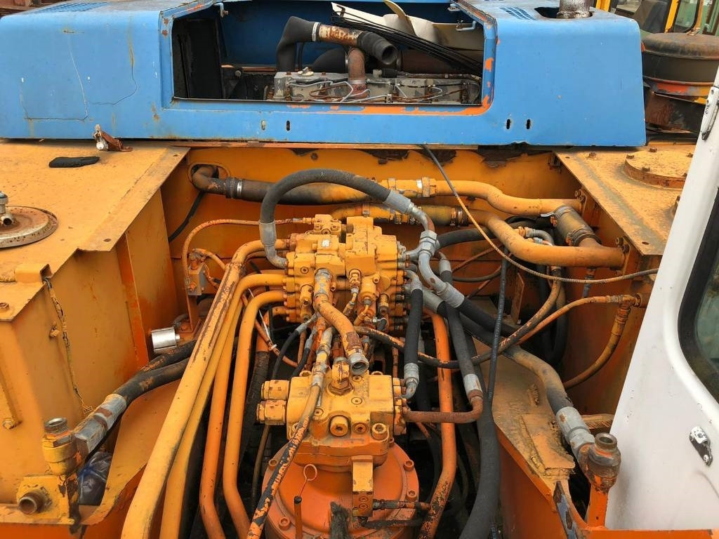Halla Hitachi HE 280 ICE - Bandgrävare: bild 4 Halla Hitachi HE 280 ICE - Bandgrävare: bild 4