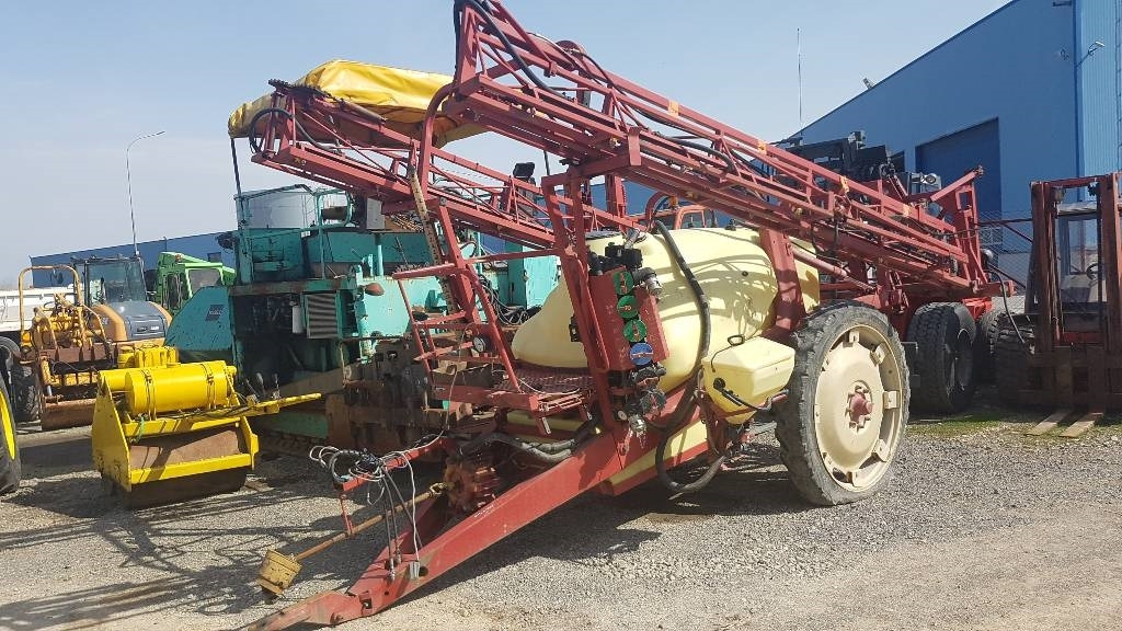 Hardi Commander 2200 - Bogserad spruta: bild 1 Hardi Commander 2200 - Bogserad spruta: bild 1