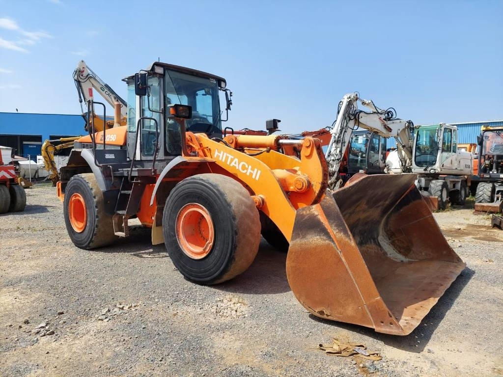 Hitachi ZW250 - Hjullastare: bild 1 Hitachi ZW250 - Hjullastare: bild 1