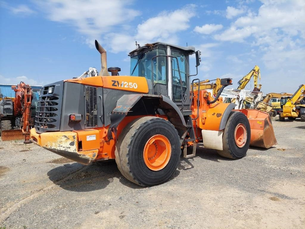 Hitachi ZW250 - Hjullastare: bild 3 Hitachi ZW250 - Hjullastare: bild 3