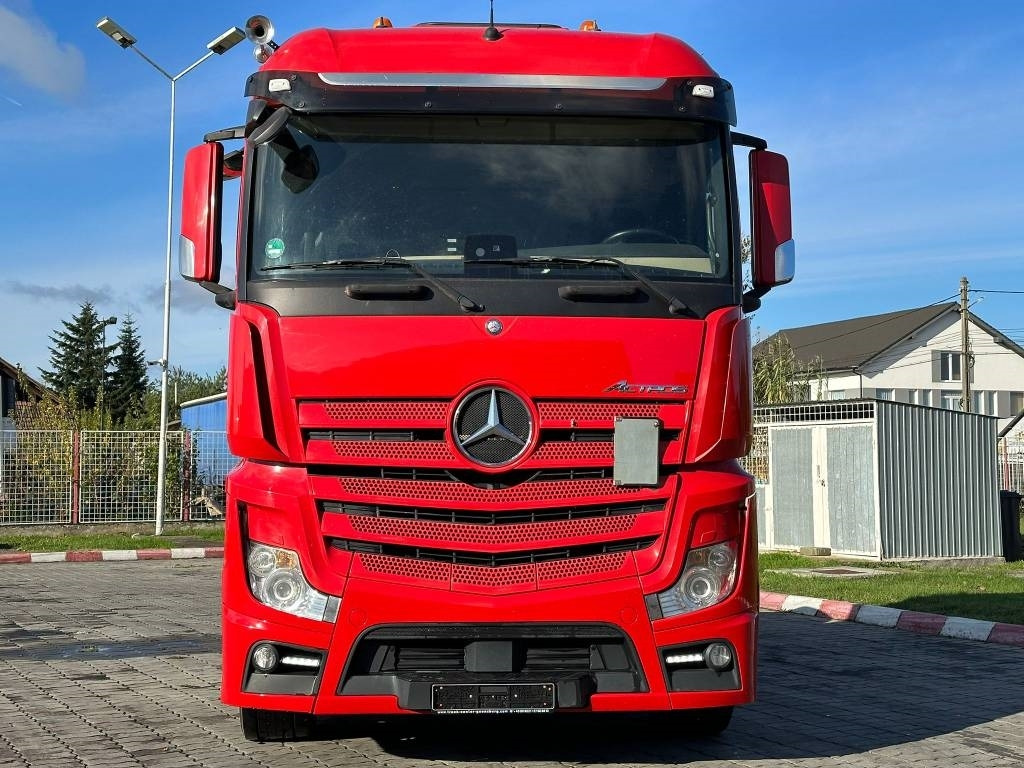 Mercedes-Benz Actros 963-4-A - Lastbil med skåp: bild 2 Mercedes-Benz Actros 963-4-A - Lastbil med skåp: bild 2