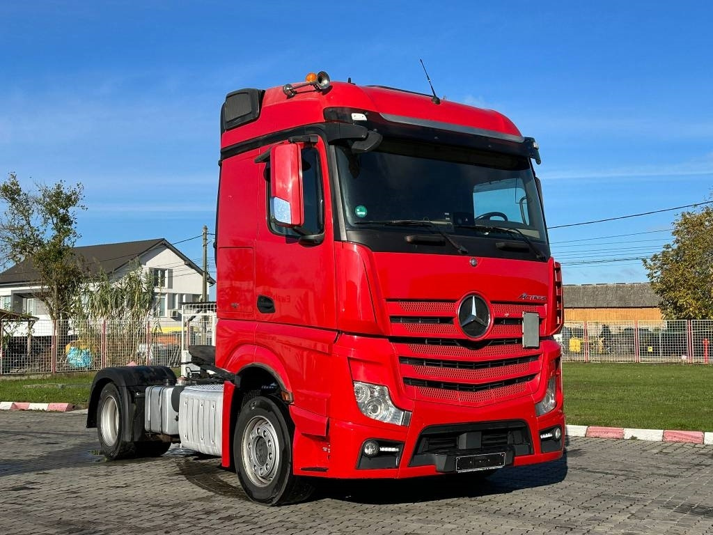 Mercedes-Benz Actros 963-4-A - Lastbil med skåp: bild 1 Mercedes-Benz Actros 963-4-A - Lastbil med skåp: bild 1