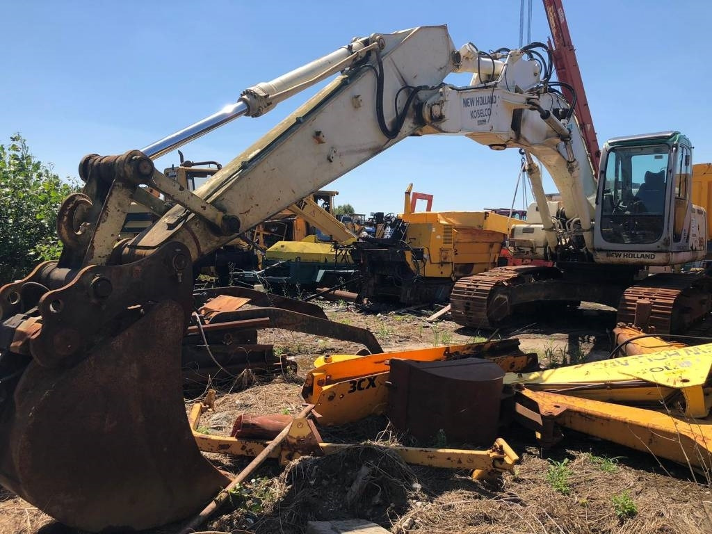 New Holland E 215 B FOR PARTS - Bandgrävare: bild 1 New Holland E 215 B FOR PARTS - Bandgrävare: bild 1