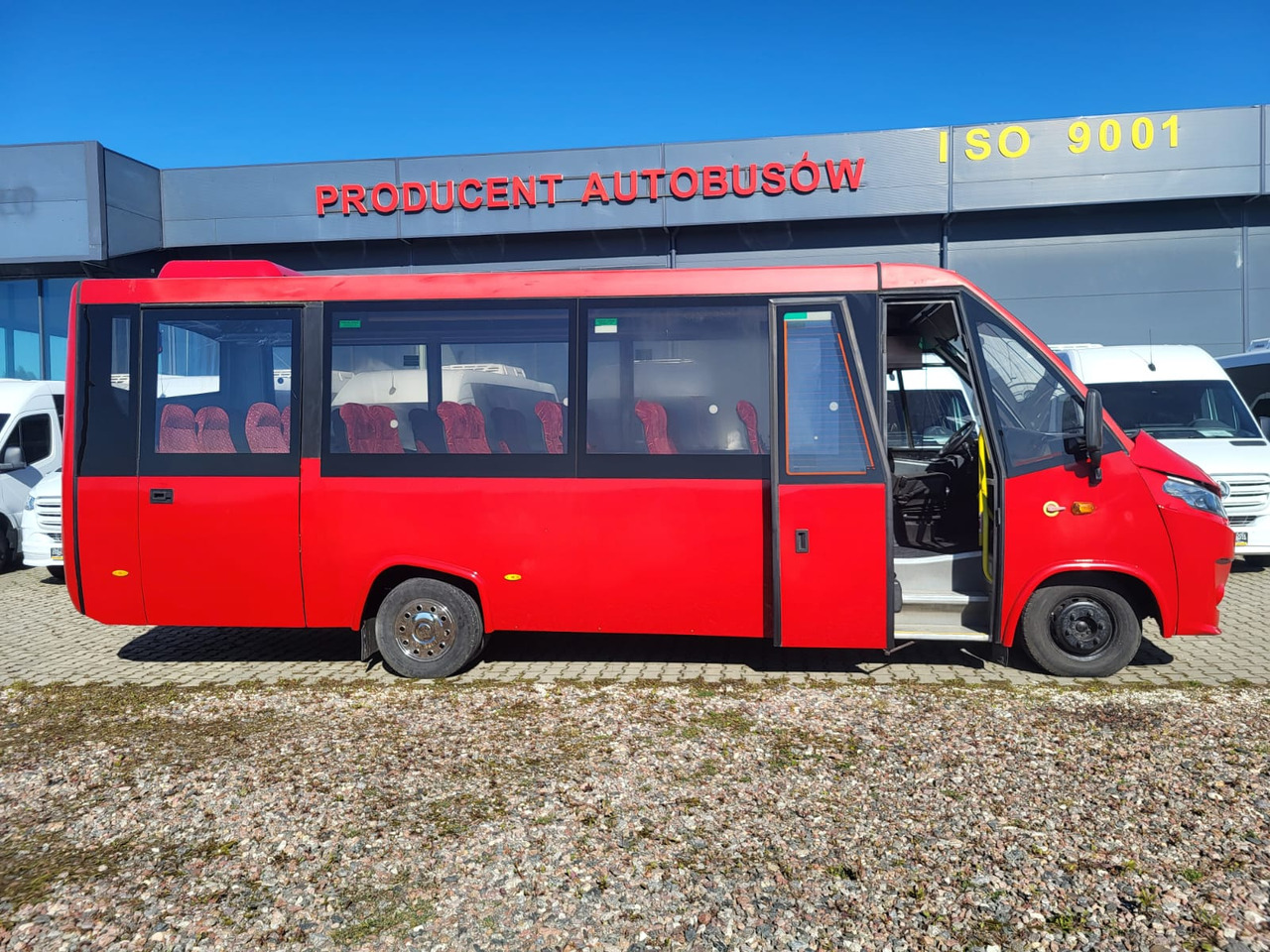 IVECO Daily Kapena- 35 Miejsc - Minibuss, Persontransport: bild 4 IVECO Daily Kapena- 35 Miejsc - Minibuss, Persontransport: bild 4