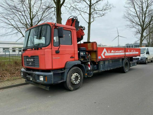 MAN ME18.284 mit Kran Not Aus Hiab 122B - Flakbil, Kranbil: bild 1 MAN ME18.284 mit Kran Not Aus Hiab 122B - Flakbil, Kranbil: bild 1
