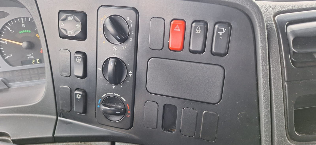 Mercedes-Benz 1222 Atego Koffer mit LBW Klima - Lastbil med skåp: bild 5 Mercedes-Benz 1222 Atego Koffer mit LBW Klima - Lastbil med skåp: bild 5