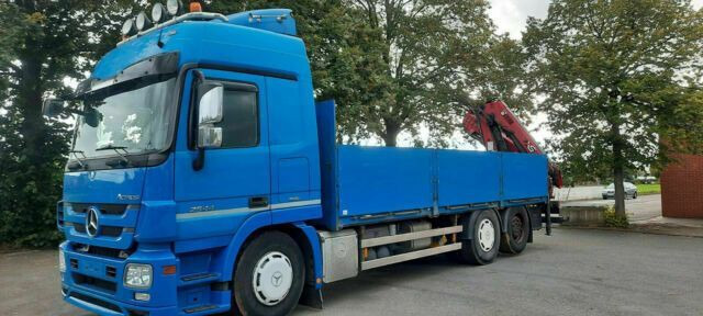 Mercedes-Benz 2544 Pritsche mit Kran Hiab XS am Heck - Flakbil, Kranbil: bild 1 Mercedes-Benz 2544 Pritsche mit Kran Hiab XS am Heck - Flakbil, Kranbil: bild 1