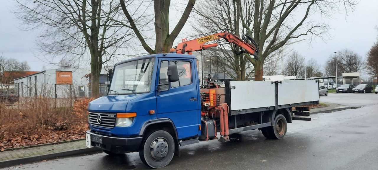Mercedes-Benz 814 Pritsche mit Kran+Greifer - Transportbil med flak: bild 1 Mercedes-Benz 814 Pritsche mit Kran+Greifer - Transportbil med flak: bild 1