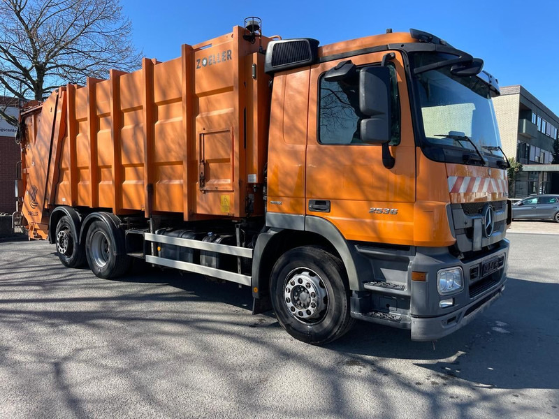 Mercedes-Benz Actros 2536 6x2 Blatt/Luft Müllwagen - Sopbil: bild 2 Mercedes-Benz Actros 2536 6x2 Blatt/Luft Müllwagen - Sopbil: bild 2