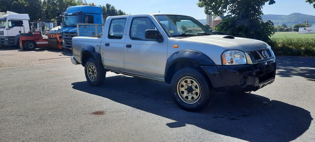 Nissan PickUp Doka - SUV: bild 1 Nissan PickUp Doka - SUV: bild 1