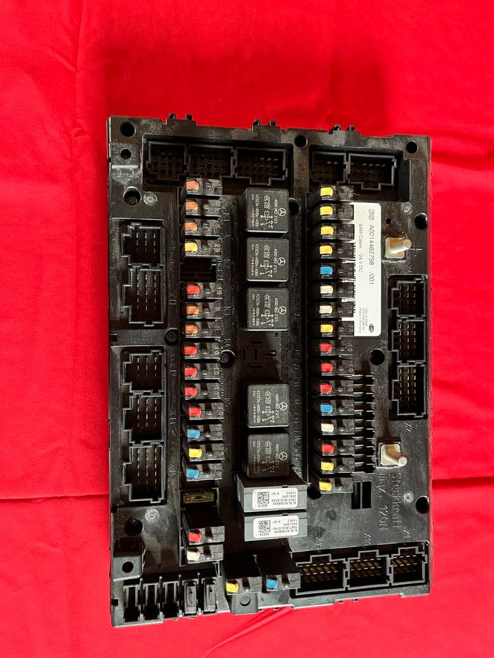 Mercedes Actros A 0014462758 Steuergerät SAM Cabin Control Unit - Säkring för Lastbil: bild 1 Mercedes Actros A 0014462758 Steuergerät SAM Cabin Control Unit - Säkring för Lastbil: bild 1