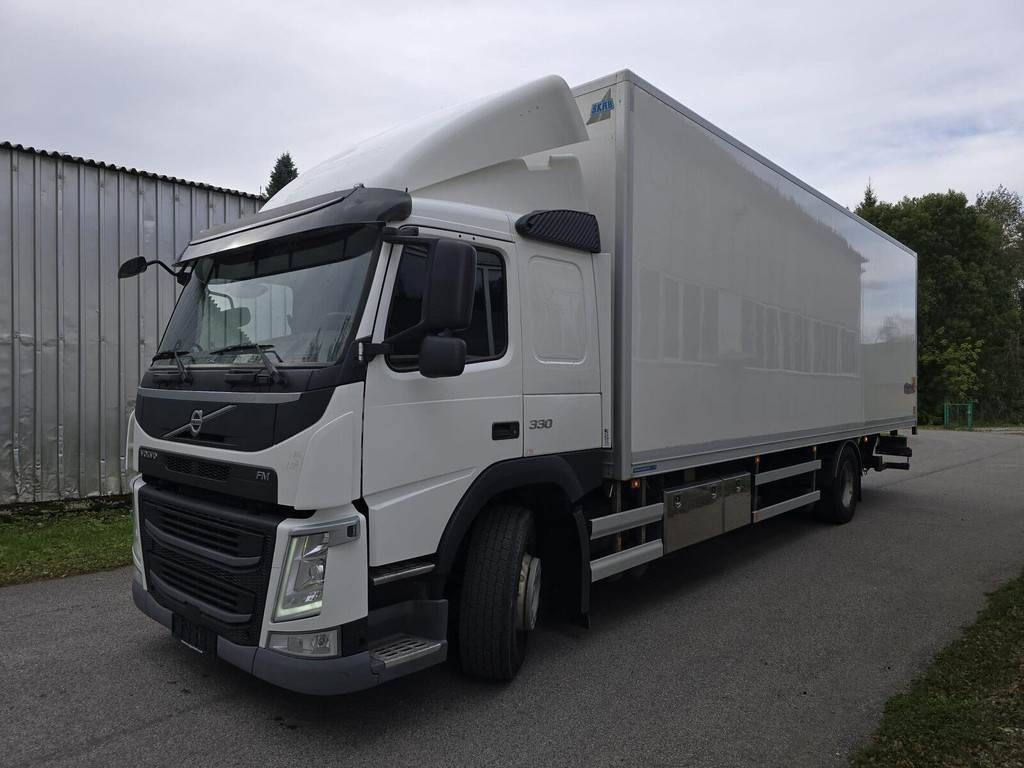 Volvo FM330 4X2 - Lastbil med skåp: bild 1 Volvo FM330 4X2 - Lastbil med skåp: bild 1