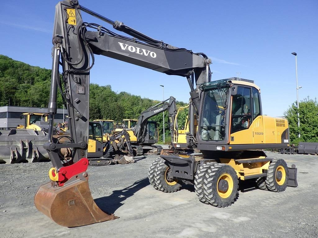 Volvo EW 180 C - Grävmaskin på däck: bild 1 Volvo EW 180 C - Grävmaskin på däck: bild 1