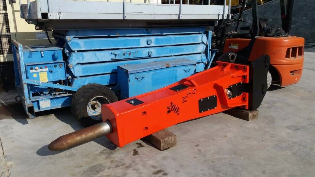 OCM 200s - Hydraulisk hammare för Byggmaskiner: bild 1 OCM 200s - Hydraulisk hammare för Byggmaskiner: bild 1