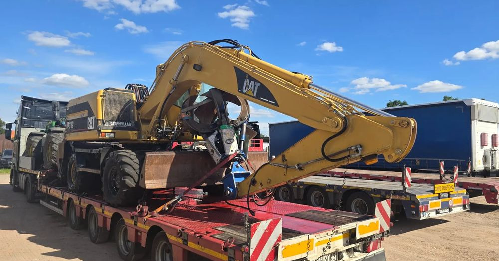 Caterpillar M312 - Grävmaskin på däck: bild 1 Caterpillar M312 - Grävmaskin på däck: bild 1
