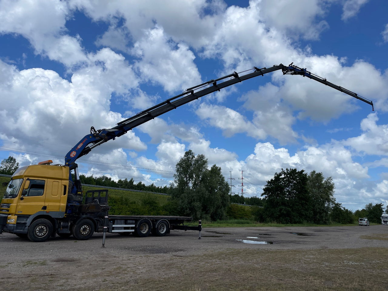 DAF CF 85.410 PM 80 crane laadkraan met jib en frontstempels - Kranbil: bild 2 DAF CF 85.410 PM 80 crane laadkraan met jib en frontstempels - Kranbil: bild 2