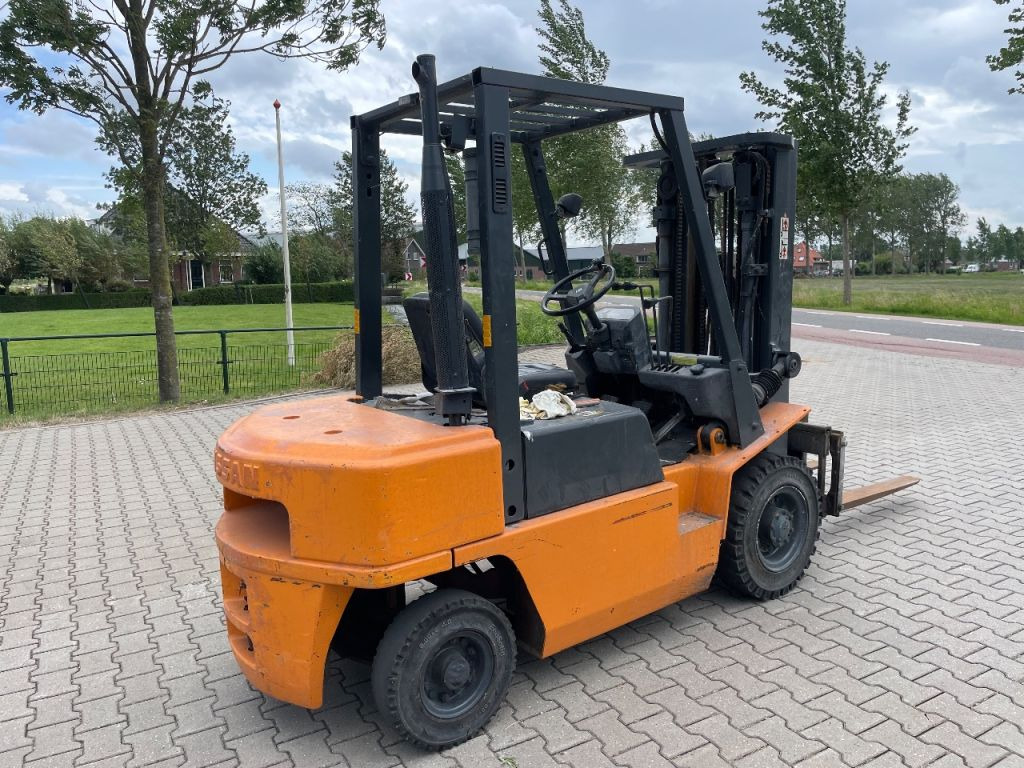 Nissan FJ02A25U 2.5 ton diesel triplo freelift heftruck - Motviktstruck: bild 3 Nissan FJ02A25U 2.5 ton diesel triplo freelift heftruck - Motviktstruck: bild 3
