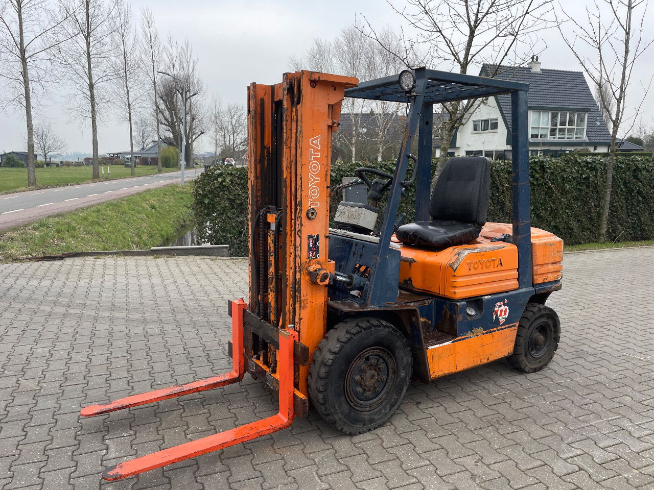 Toyota 2.5ton diesel triplo heftruck forklift - Motviktstruck: bild 1 Toyota 2.5ton diesel triplo heftruck forklift - Motviktstruck: bild 1