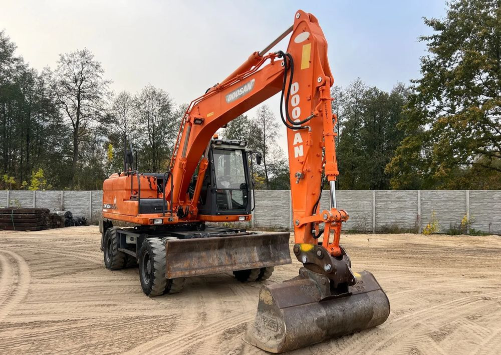 Doosan DX140W-3 - Grävmaskin på däck: bild 2 Doosan DX140W-3 - Grävmaskin på däck: bild 2