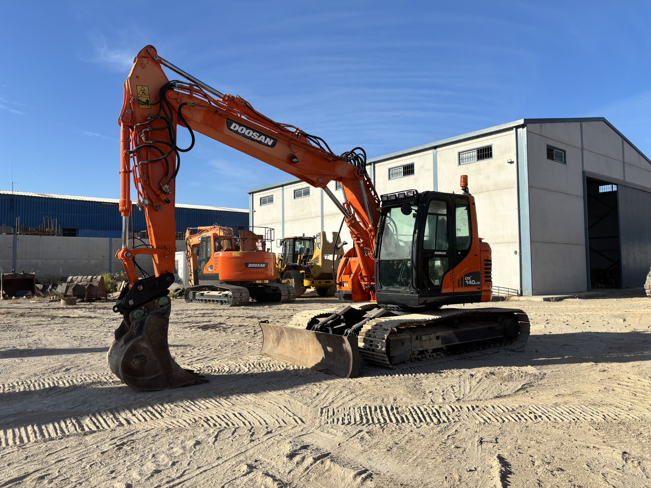 DOOSAN DX140-3 - Bandgrävare: bild 1 DOOSAN DX140-3 - Bandgrävare: bild 1