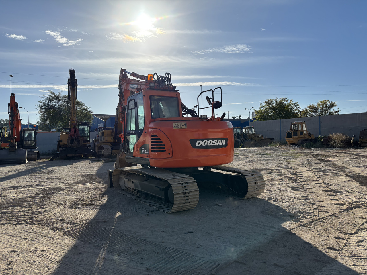 DOOSAN DX140-3 - Bandgrävare: bild 3 DOOSAN DX140-3 - Bandgrävare: bild 3