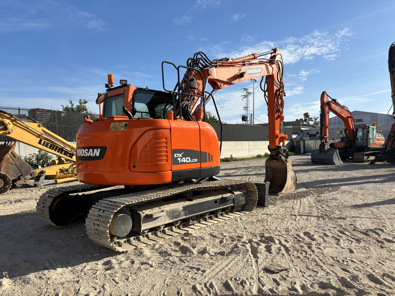 DOOSAN DX140-3 - Bandgrävare: bild 5 DOOSAN DX140-3 - Bandgrävare: bild 5