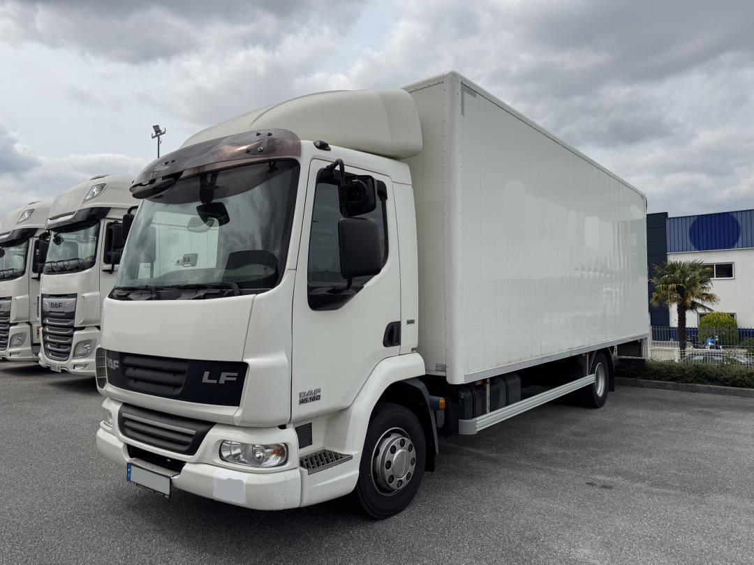DAF LF 160 45IV - Lastbil med skåp: bild 1 DAF LF 160 45IV - Lastbil med skåp: bild 1
