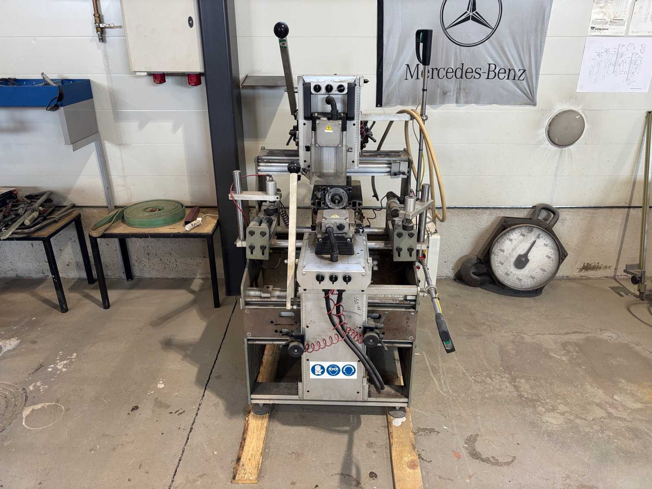 Three-spindle copy milling cutter P macchine s.r.l 03P - Industrimaskin: bild 1 Three-spindle copy milling cutter P macchine s.r.l 03P - Industrimaskin: bild 1