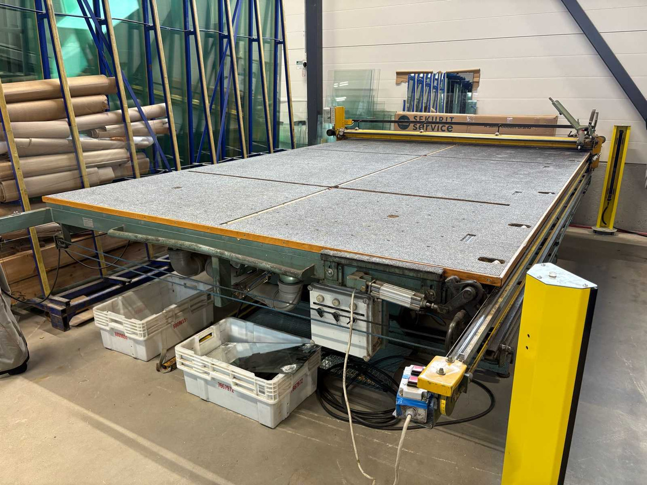 Semi-Automatic Glass Cutting Table SF - Maskin: bild 1 Semi-Automatic Glass Cutting Table SF - Maskin: bild 1