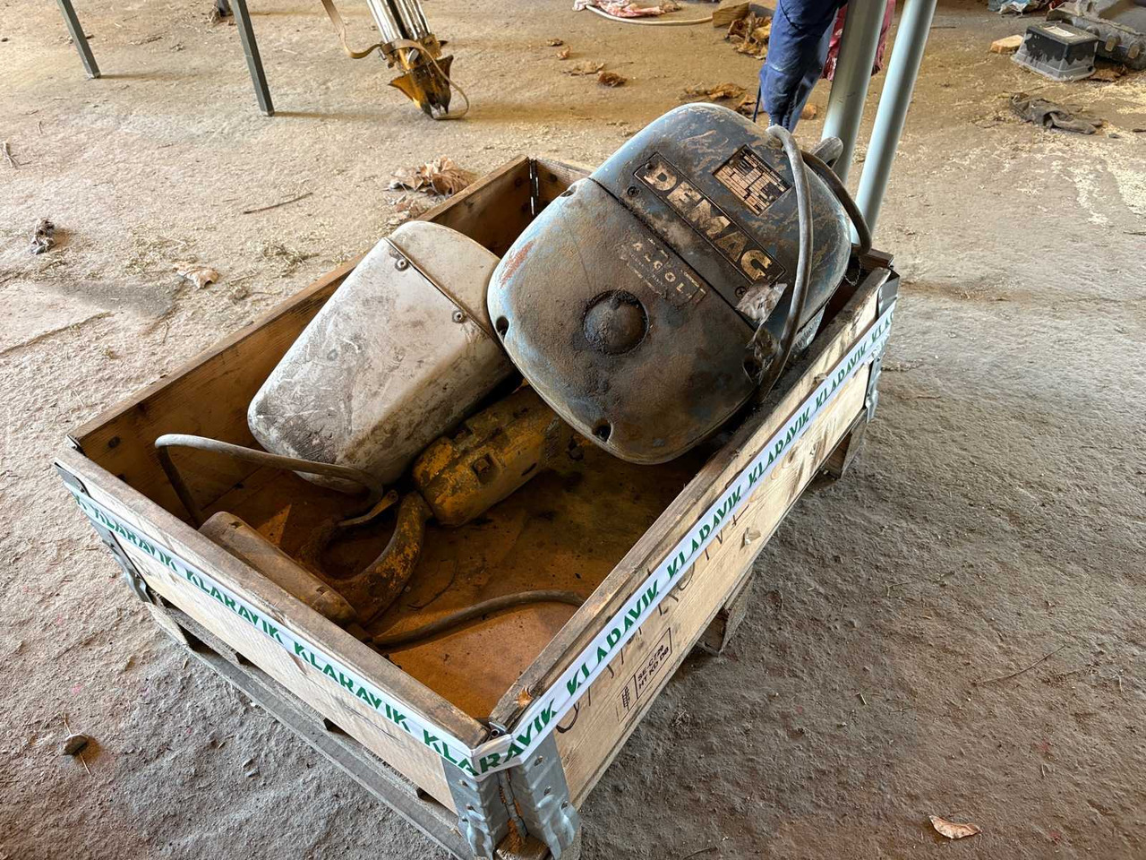Winch Demac PK10N 1000kg for repair/spare parts - Vinsch: bild 1 Winch Demac PK10N 1000kg for repair/spare parts - Vinsch: bild 1