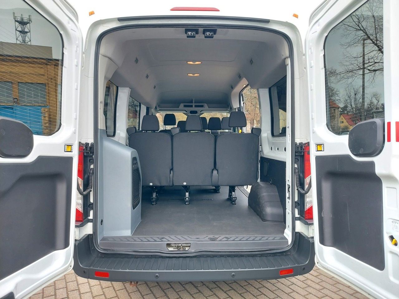 Ford Transit Kombi 330 L2 Trend 9 Sitze Klima Sitzhei - Persontransport: bild 2 Ford Transit Kombi 330 L2 Trend 9 Sitze Klima Sitzhei - Persontransport: bild 2