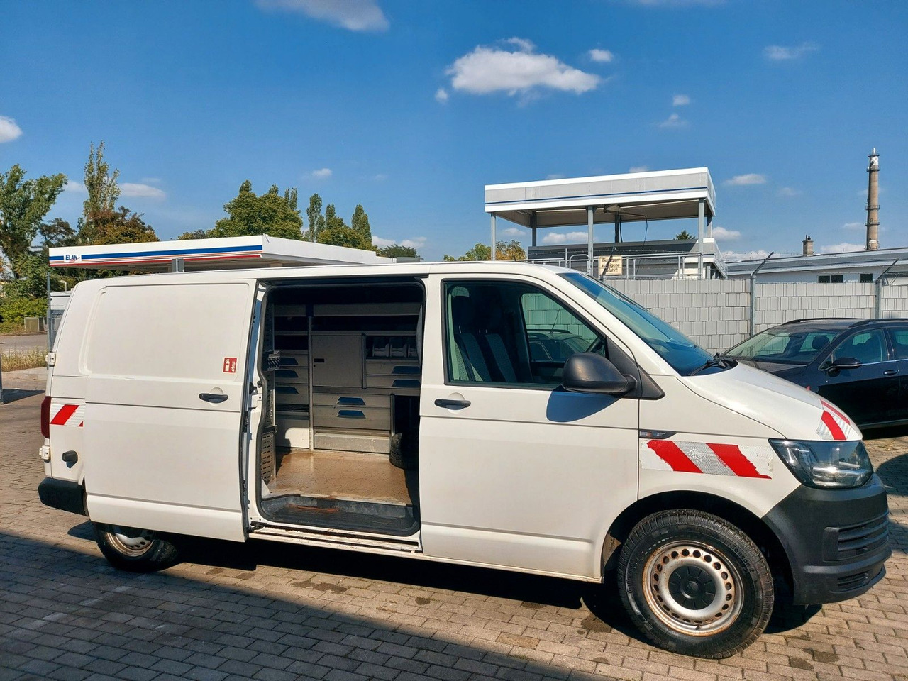Volkswagen T6 Transporter Kasten Kombi lang Motorschaden - Persontransport: bild 1 Volkswagen T6 Transporter Kasten Kombi lang Motorschaden - Persontransport: bild 1