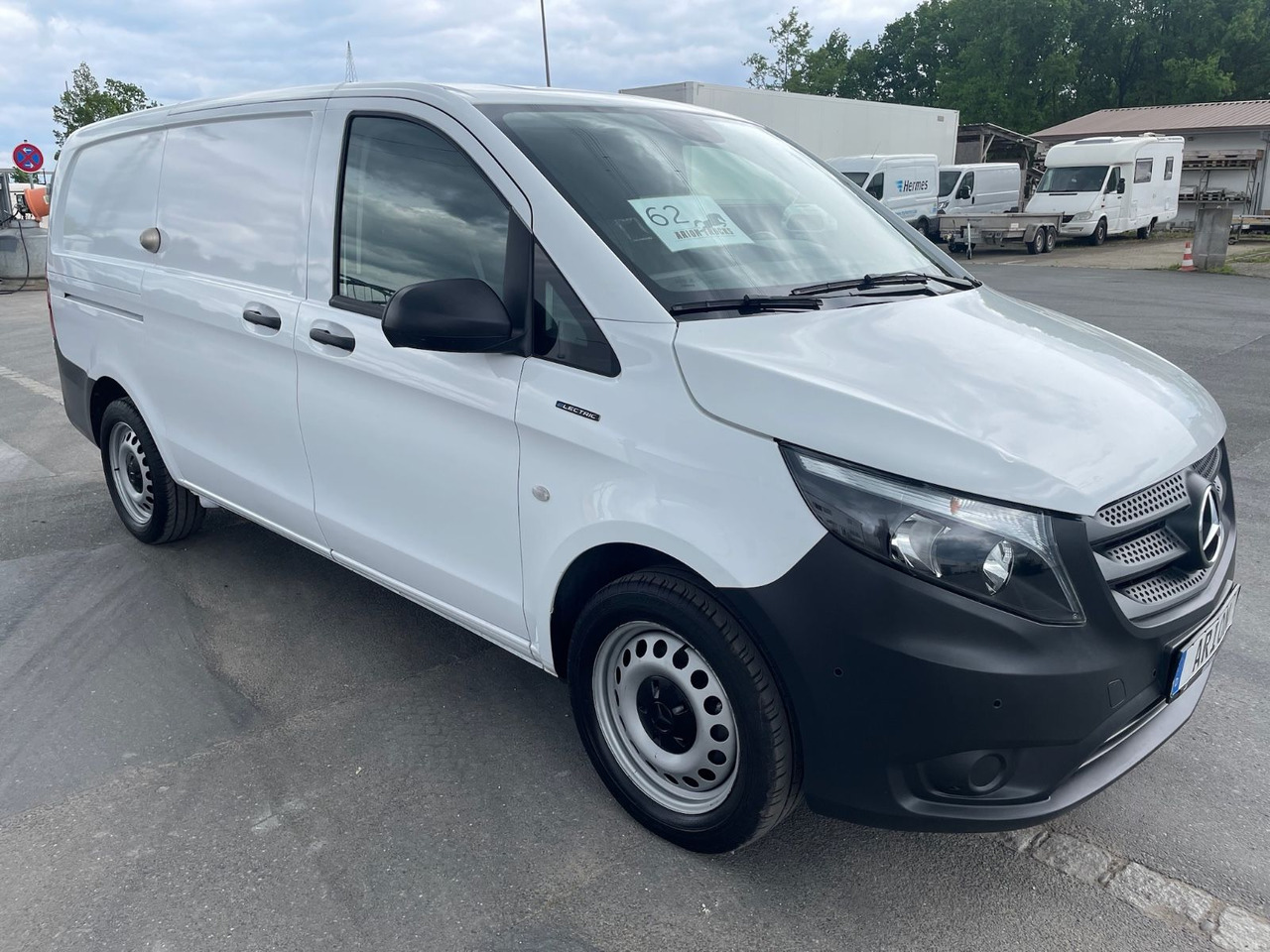 Mercedes-Benz eVito 111 Kastenwagen lang/Kamera/AC/70kW/3Sitze - Små skåpbil, El transportbil: bild 1 Mercedes-Benz eVito 111 Kastenwagen lang/Kamera/AC/70kW/3Sitze - Små skåpbil, El transportbil: bild 1
