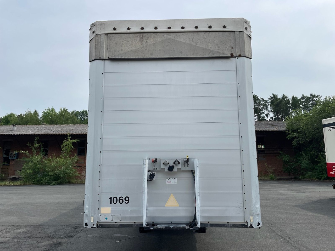 Schmitz Cargobull S01 3-Achs/Pritsche+Plane/13,5m/28050kg-Nutzlast - Kapelltrailer: bild 2 Schmitz Cargobull S01 3-Achs/Pritsche+Plane/13,5m/28050kg-Nutzlast - Kapelltrailer: bild 2