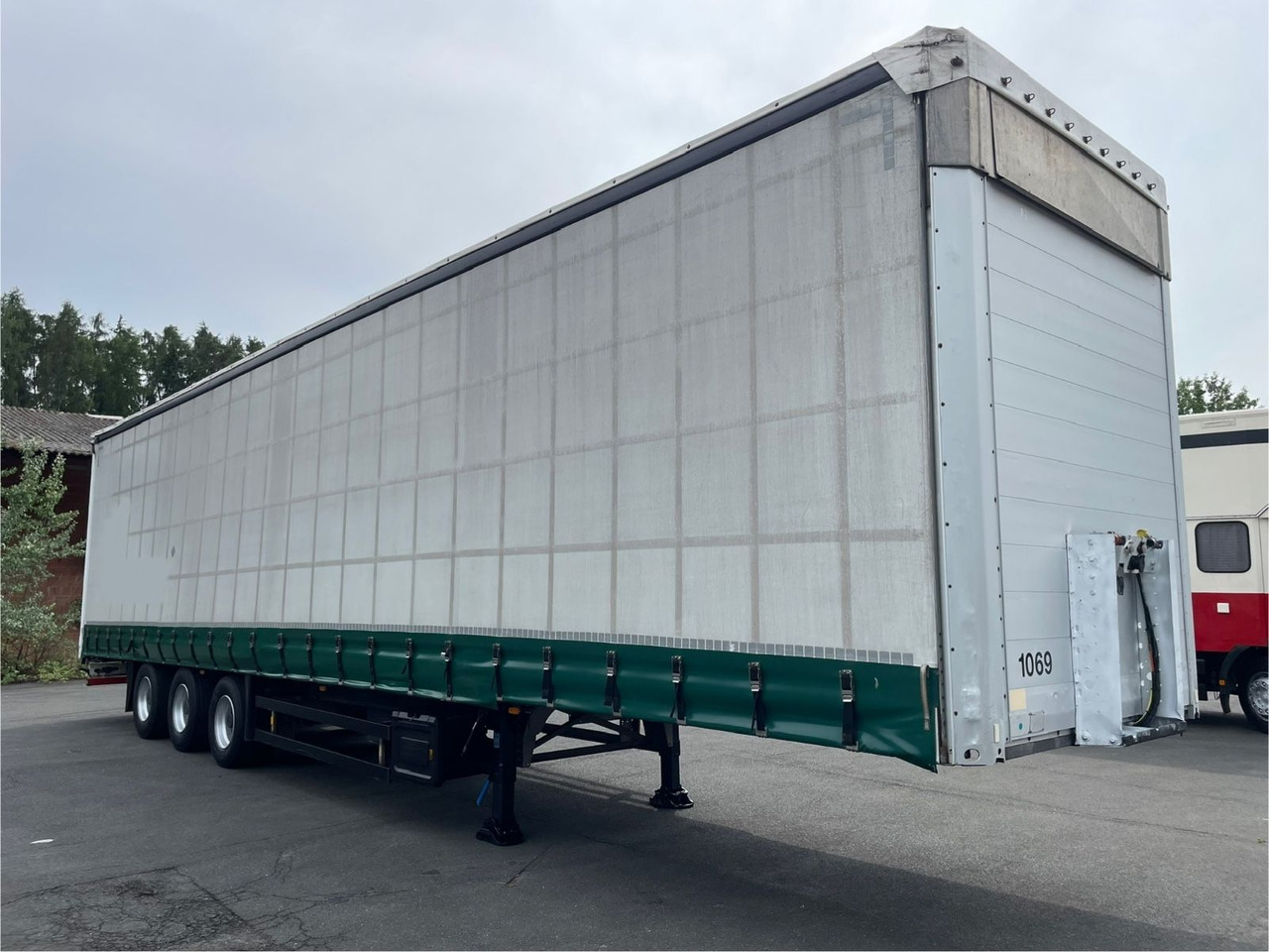 Schmitz Cargobull S01 3-Achs/Pritsche+Plane/13,5m/28050kg-Nutzlast - Kapelltrailer: bild 1 Schmitz Cargobull S01 3-Achs/Pritsche+Plane/13,5m/28050kg-Nutzlast - Kapelltrailer: bild 1