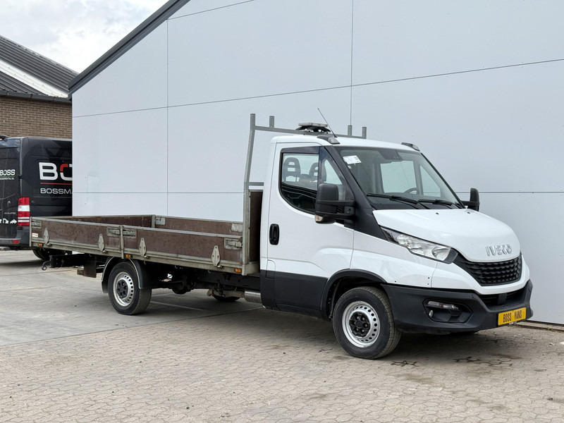 Iveco Daily 35S14 2.3 L3H1 Airco Cruise Control Standkachel Trekhaak Open Laadbak Pritische Lucht geveerde stoel - Transportbil med flak: bild 4 Iveco Daily 35S14 2.3 L3H1 Airco Cruise Control Standkachel Trekhaak Open Laadbak Pritische Lucht geveerde stoel - Transportbil med flak: bild 4