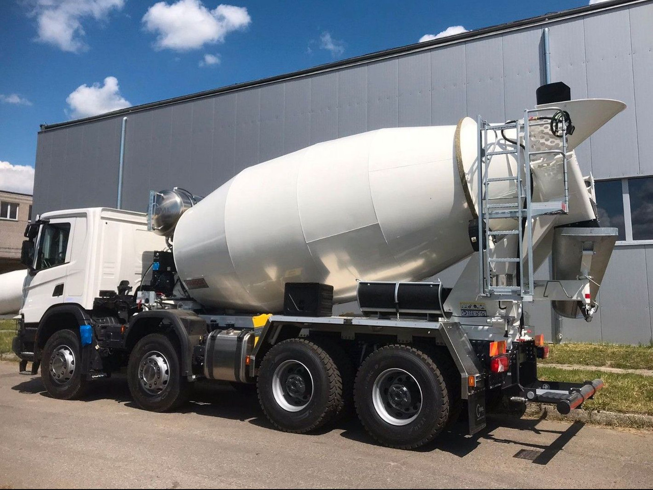 Scania P420 8X4 FML 10 M3 Scania P420 8X4 FML 10 M3 - Betongbil: bild 3 Scania P420 8X4 FML 10 M3 Scania P420 8X4 FML 10 M3 - Betongbil: bild 3