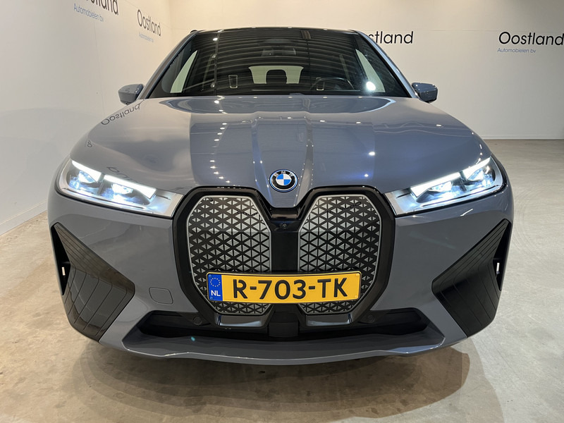 BMW iX xDrive40 High Executive 77 kWh / Luchtvering / Pano / Harman Kardon / Trekhaak / Sportpakket / 27.750 KM !! - SUV: bild 5 BMW iX xDrive40 High Executive 77 kWh / Luchtvering / Pano / Harman Kardon / Trekhaak / Sportpakket / 27.750 KM !! - SUV: bild 5