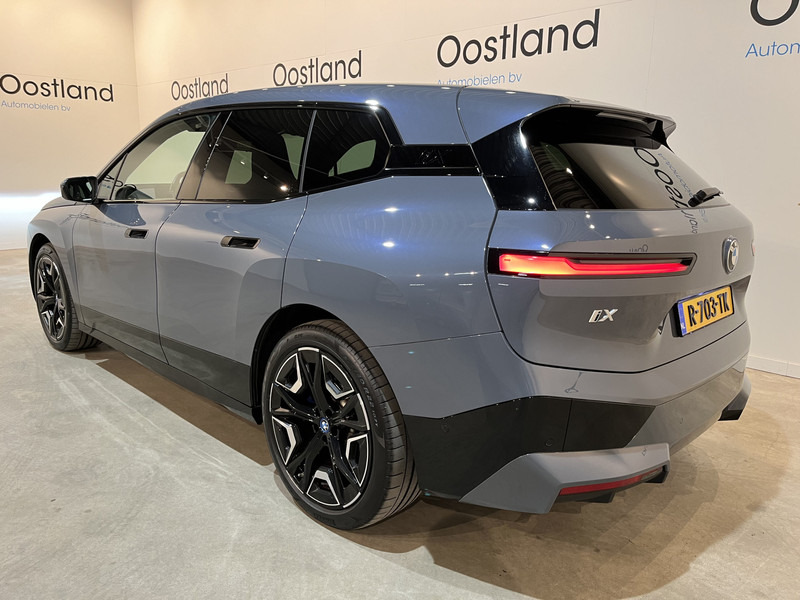 BMW iX xDrive40 High Executive 77 kWh / Luchtvering / Pano / Harman Kardon / Trekhaak / Sportpakket / 27.750 KM !! - SUV: bild 4 BMW iX xDrive40 High Executive 77 kWh / Luchtvering / Pano / Harman Kardon / Trekhaak / Sportpakket / 27.750 KM !! - SUV: bild 4