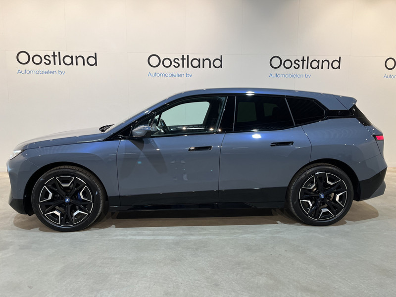 BMW iX xDrive40 High Executive 77 kWh / Luchtvering / Pano / Harman Kardon / Trekhaak / Sportpakket / 27.750 KM !! - SUV: bild 3 BMW iX xDrive40 High Executive 77 kWh / Luchtvering / Pano / Harman Kardon / Trekhaak / Sportpakket / 27.750 KM !! - SUV: bild 3