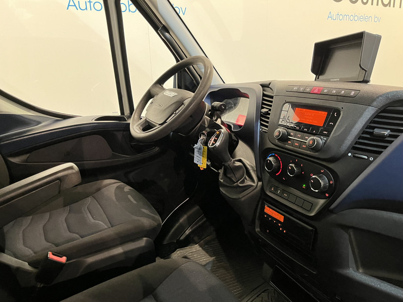 Iveco 65C18 3.0 Automaat Open Laadbak / Mobiele Werkplaats / Bott Inrichting / Euro 6 / Airco / Cruise Control / Trekhaak / Camera / 3-Zits / 55.400 KM !! C-Rijbewijs !! - Flakbil: bild 3 Iveco 65C18 3.0 Automaat Open Laadbak / Mobiele Werkplaats / Bott Inrichting / Euro 6 / Airco / Cruise Control / Trekhaak / Camera / 3-Zits / 55.400 KM !! C-Rijbewijs !! - Flakbil: bild 3