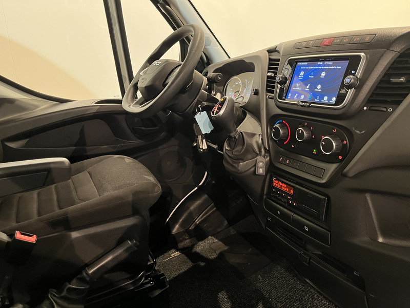 Iveco Daily 35S18 3.0 BE Clixtar Automaat Bakwagen met Laadklep / Laadvermogen 3.060 KG / Euro 6 / Luchtvering / Airco / Camera / CarPlay / Cruise Control / - Volymskåp: bild 5 Iveco Daily 35S18 3.0 BE Clixtar Automaat Bakwagen met Laadklep / Laadvermogen 3.060 KG / Euro 6 / Luchtvering / Airco / Camera / CarPlay / Cruise Control / - Volymskåp: bild 5