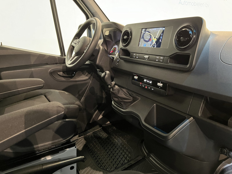 Mercedes-Benz Sprinter 315 CDI L4H2 RWD / Euro 6 / MBUX / Airco / Cruise Control / Camera / CarPlay / Navigatie / 6.143 KM !! / BPM VRIJ !! - Skåpbil: bild 3 Mercedes-Benz Sprinter 315 CDI L4H2 RWD / Euro 6 / MBUX / Airco / Cruise Control / Camera / CarPlay / Navigatie / 6.143 KM !! / BPM VRIJ !! - Skåpbil: bild 3