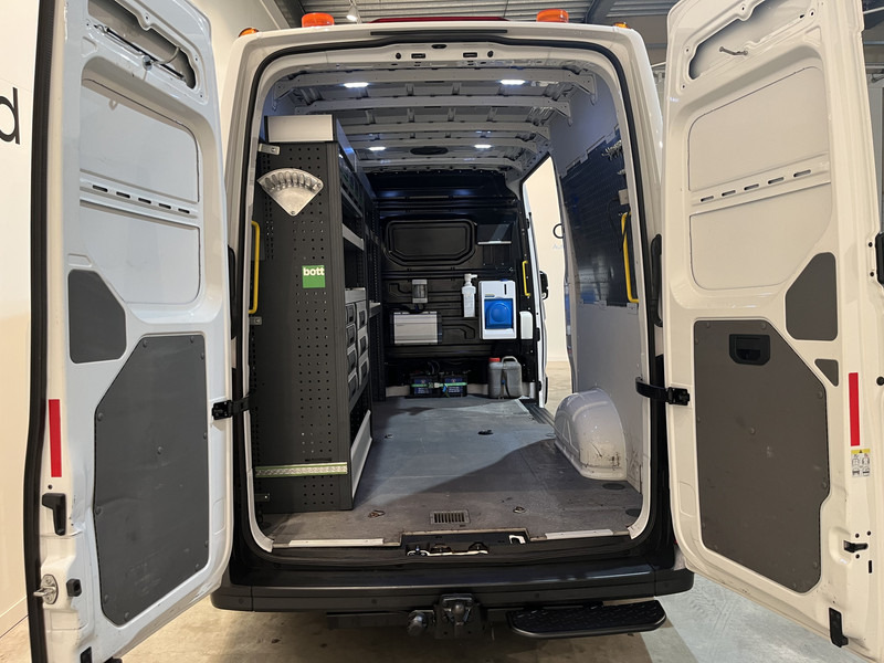 Volkswagen Crafter 35 2.0 TDI L3H3 180 PK Servicebus / Bott Inrichting / Euro 6 / Trekhaak 3000 KG / 220V. / Airco / Navigatie / CarPlay / Cruise Control / PDC 85.250 KM !! - Skåpbil, Dubbelhytt transportbil: bild 5 Volkswagen Crafter 35 2.0 TDI L3H3 180 PK Servicebus / Bott Inrichting / Euro 6 / Trekhaak 3000 KG / 220V. / Airco / Navigatie / CarPlay / Cruise Control / PDC 85.250 KM !! - Skåpbil, Dubbelhytt transportbil: bild 5