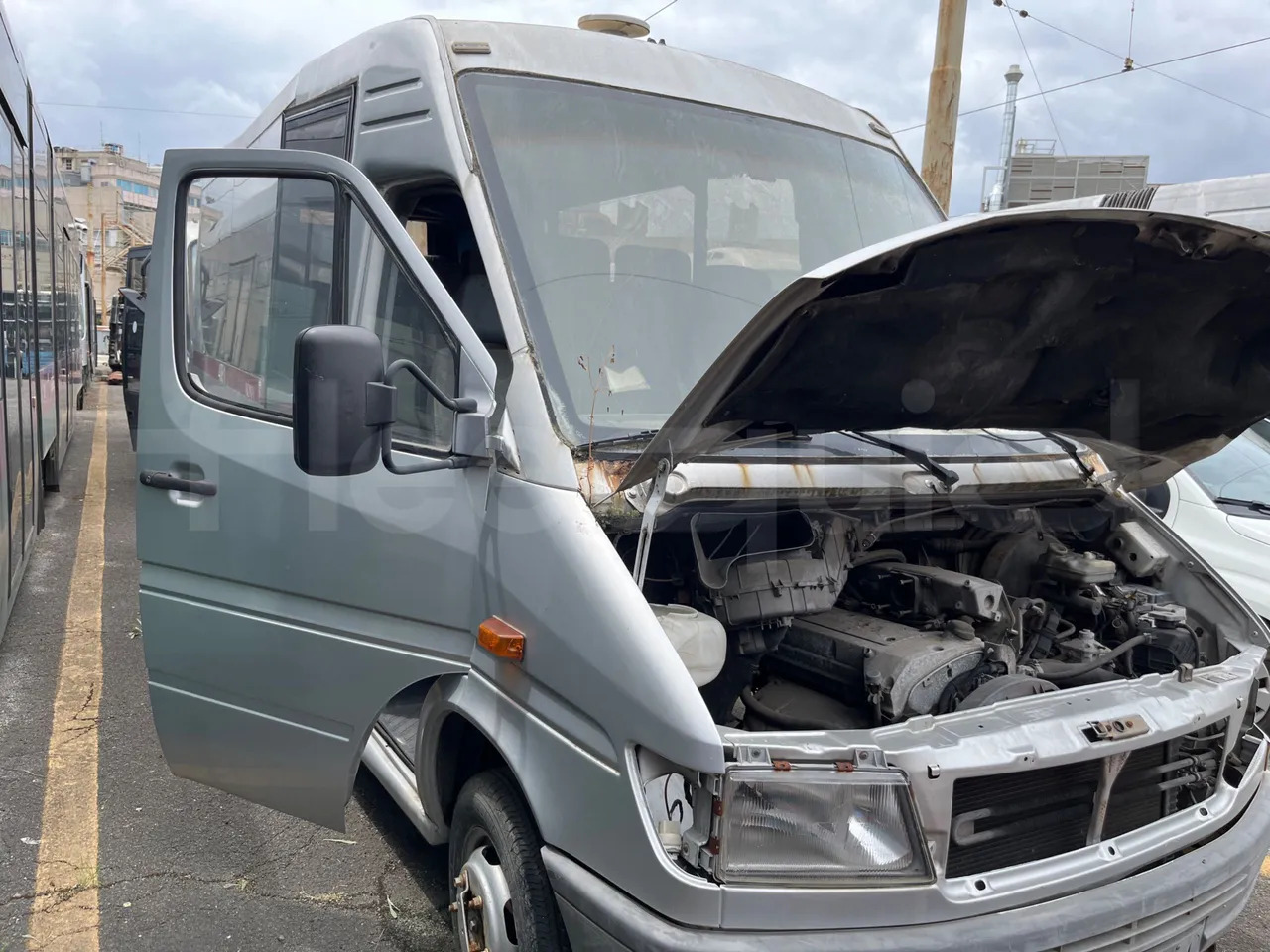 N. 2 Mercedes-Benz 414T - Minibuss, Persontransport: bild 1 N. 2 Mercedes-Benz 414T - Minibuss, Persontransport: bild 1