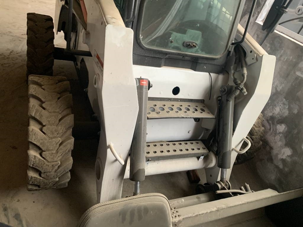 BOBCAT S 300 - Kompaktlastare/ Slirstyrda lastare: bild 2 BOBCAT S 300 - Kompaktlastare/ Slirstyrda lastare: bild 2