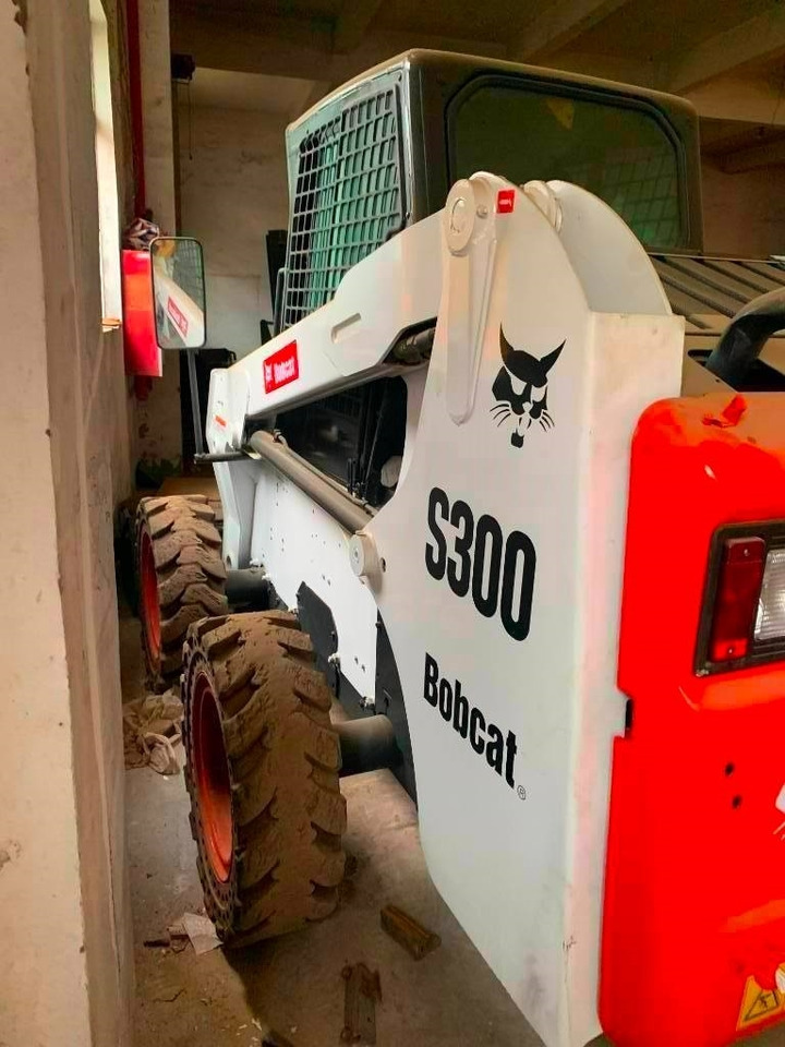 Bobcat S 300 - Kompaktlastare/ Slirstyrda lastare: bild 4 Bobcat S 300 - Kompaktlastare/ Slirstyrda lastare: bild 4
