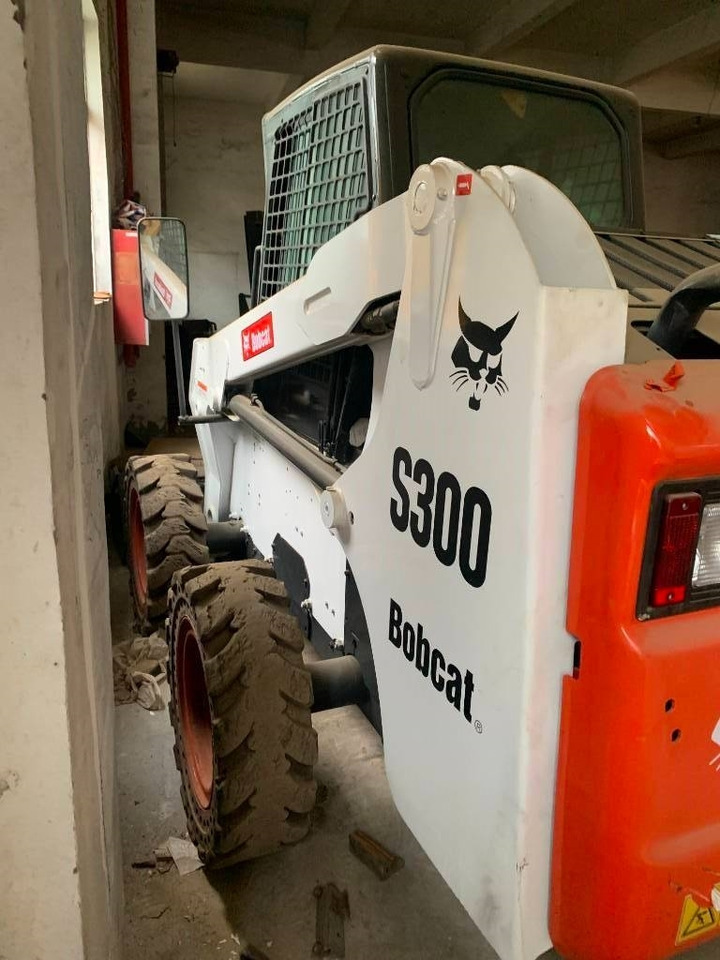 Bobcat S 300 - Kompaktlastare/ Slirstyrda lastare: bild 4 Bobcat S 300 - Kompaktlastare/ Slirstyrda lastare: bild 4