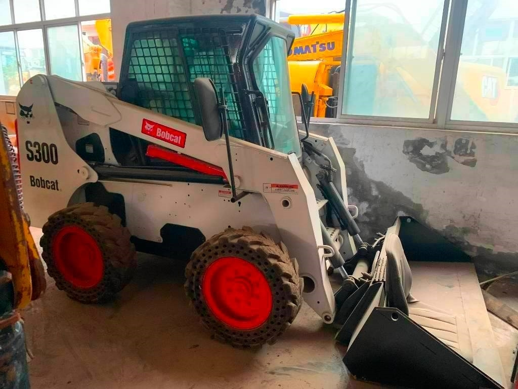 Bobcat S 300 - Kompaktlastare/ Slirstyrda lastare: bild 1 Bobcat S 300 - Kompaktlastare/ Slirstyrda lastare: bild 1